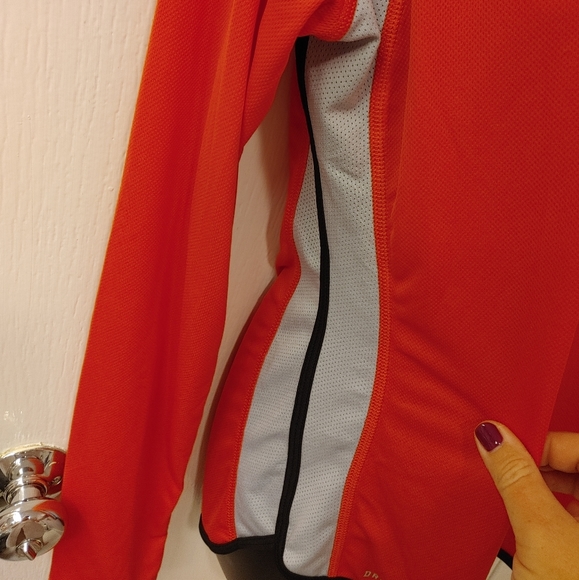 EUC NIKE miler long sleeved running top - Picture 3 of 7